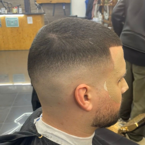 High fade Haarschnitt Seitenansicht